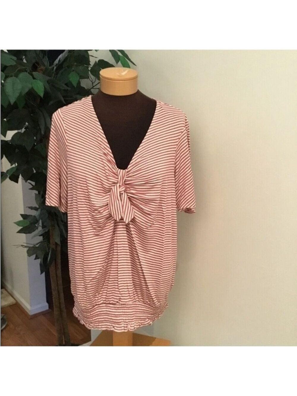 American Rag short sleeve top Woman's 2X v neck with tie front at v